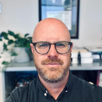 Headshot of Fisher faculty member Jeff Dotson